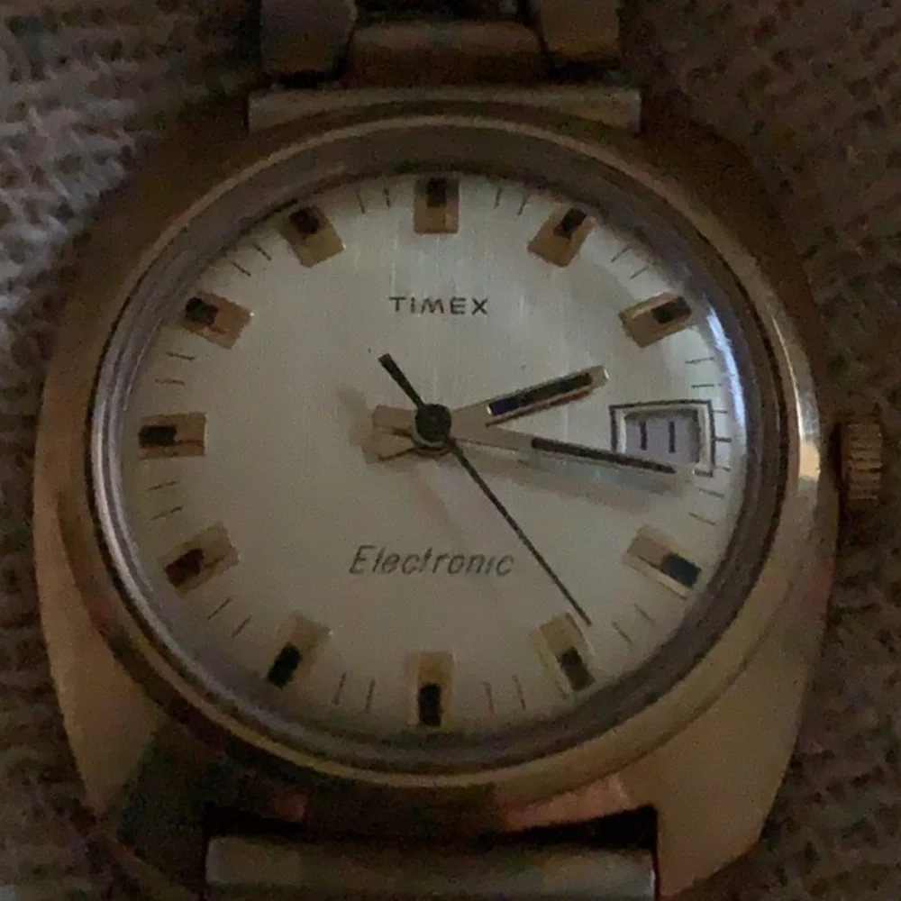 Timex Estate Sale Watch needs battery please read below 👇